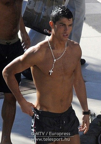 big_ronaldo_pool_exc_8679.jpg.jpeg